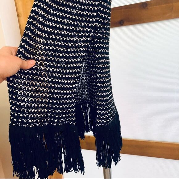 IPERICO Knit Cardigan Duster Vest w/ Tassels in Black White / One Size Fits Most - Picture 4 of 6